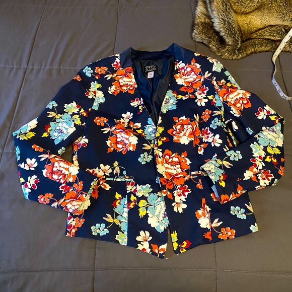 •SIMPLY STYLED• Large • Navy Floral Blazer - Picture 1 of 9